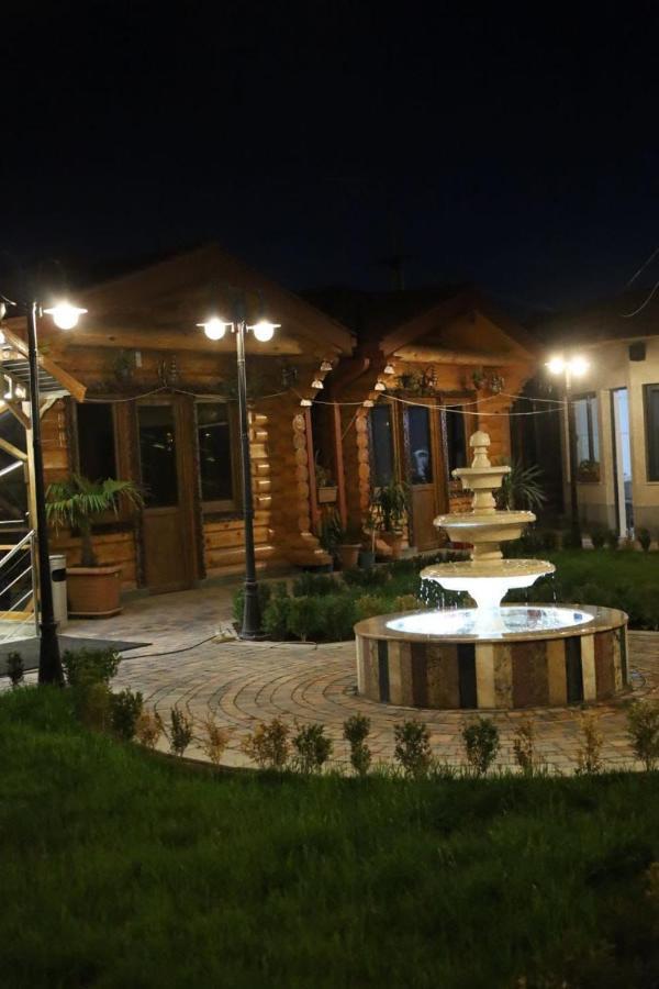 Tnak Hotel Erivan Exterior foto