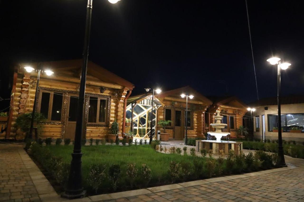 Tnak Hotel Erivan Exterior foto