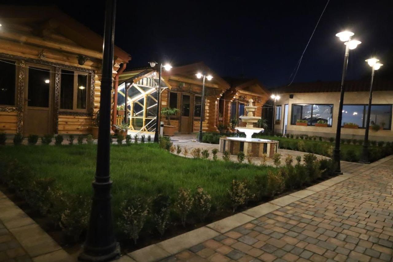 Tnak Hotel Erivan Exterior foto