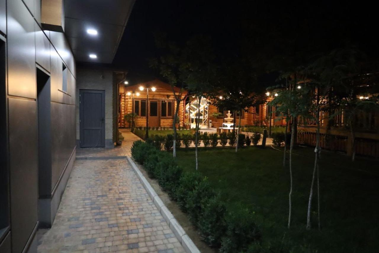 Tnak Hotel Erivan Exterior foto
