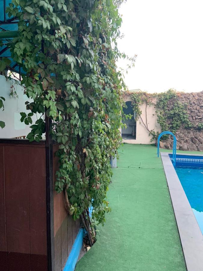 Tnak Hotel Erivan Exterior foto