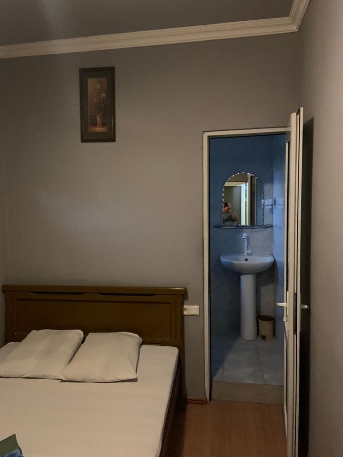 Tnak Hotel Erivan Exterior foto