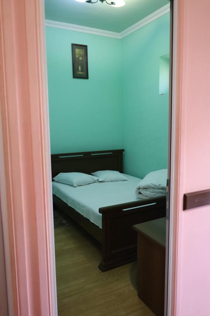 Tnak Hotel Erivan Exterior foto
