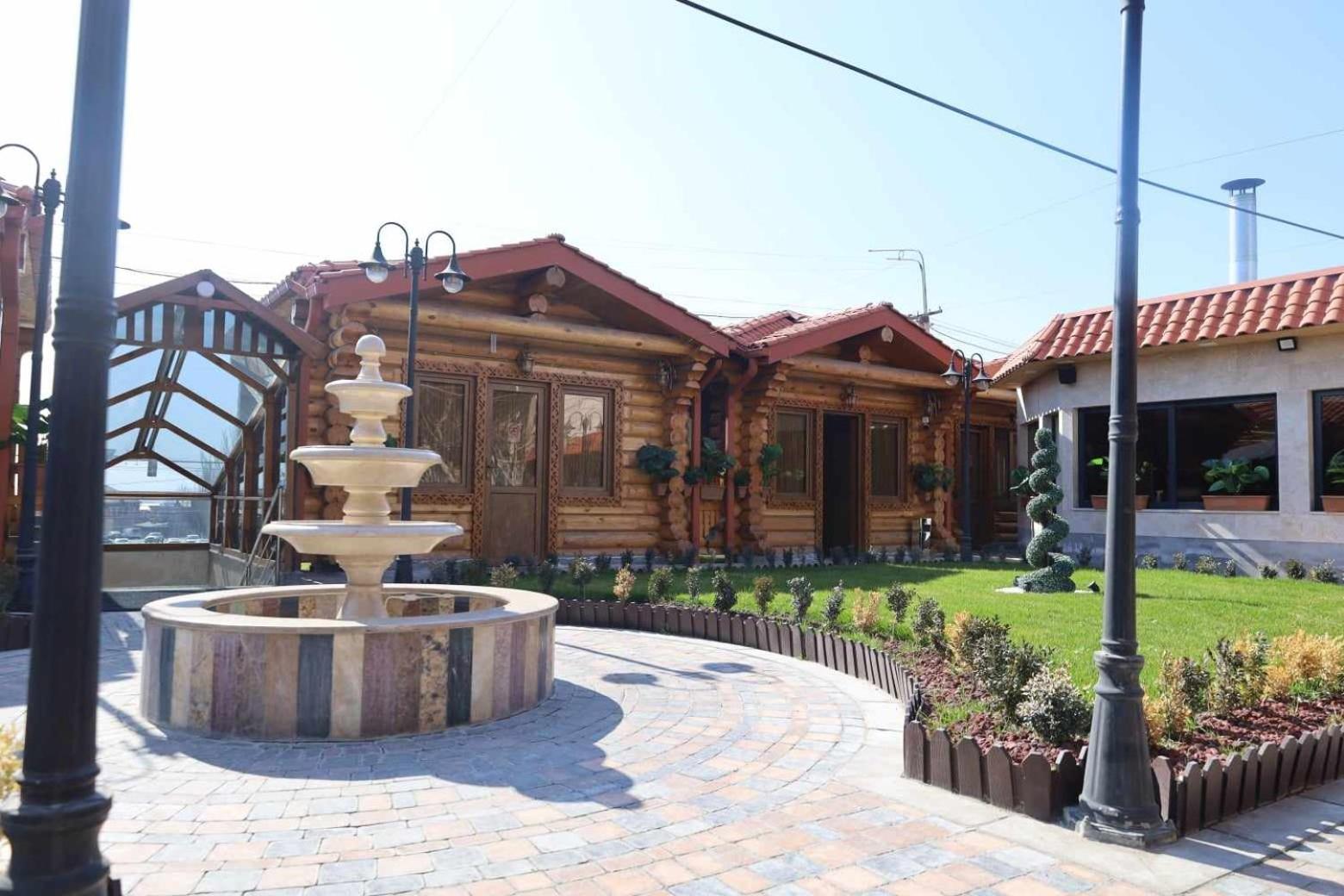 Tnak Hotel Erivan Exterior foto