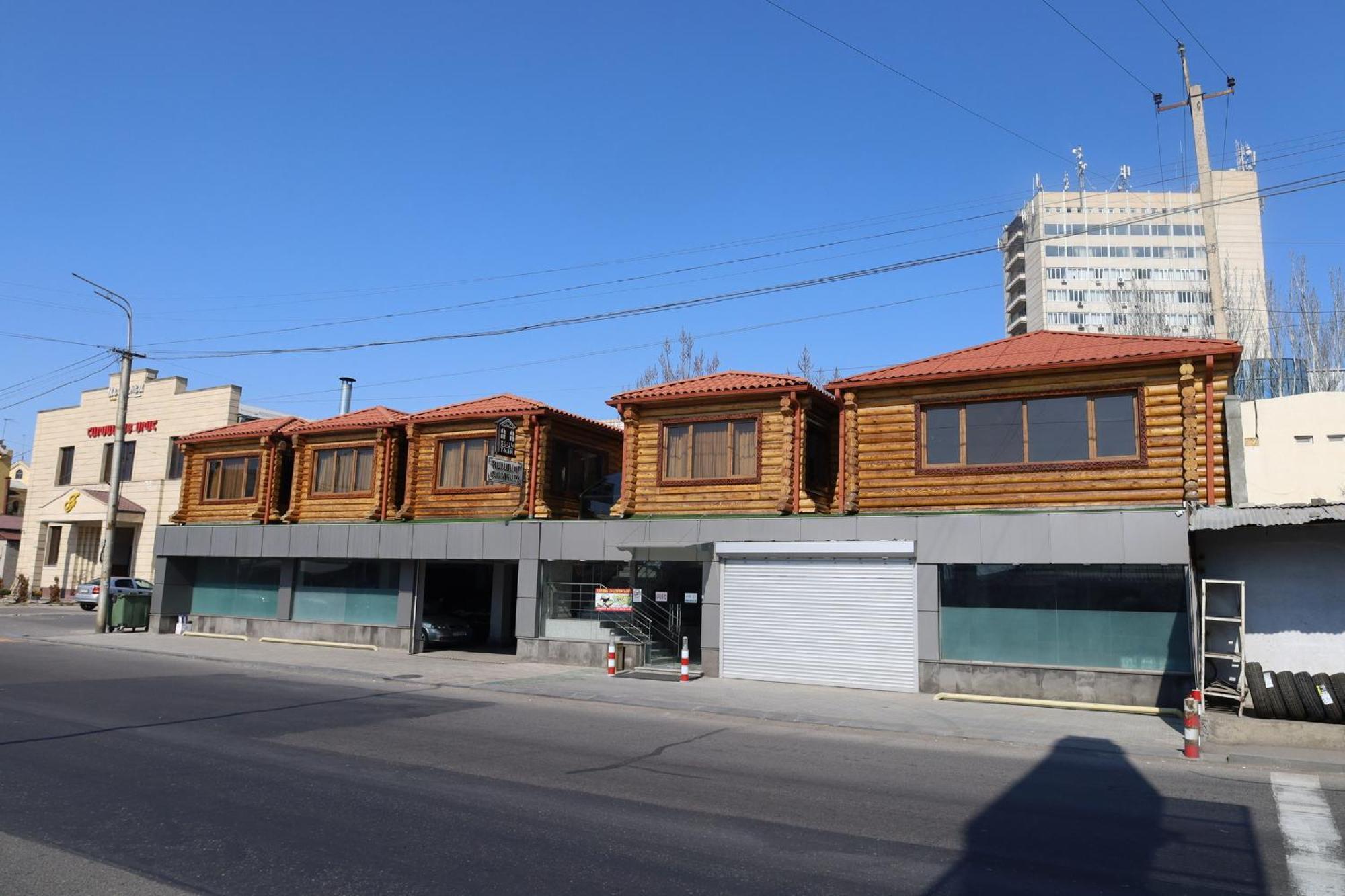 Tnak Hotel Erivan Exterior foto