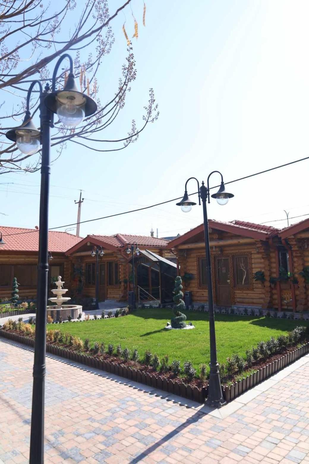 Tnak Hotel Erivan Exterior foto