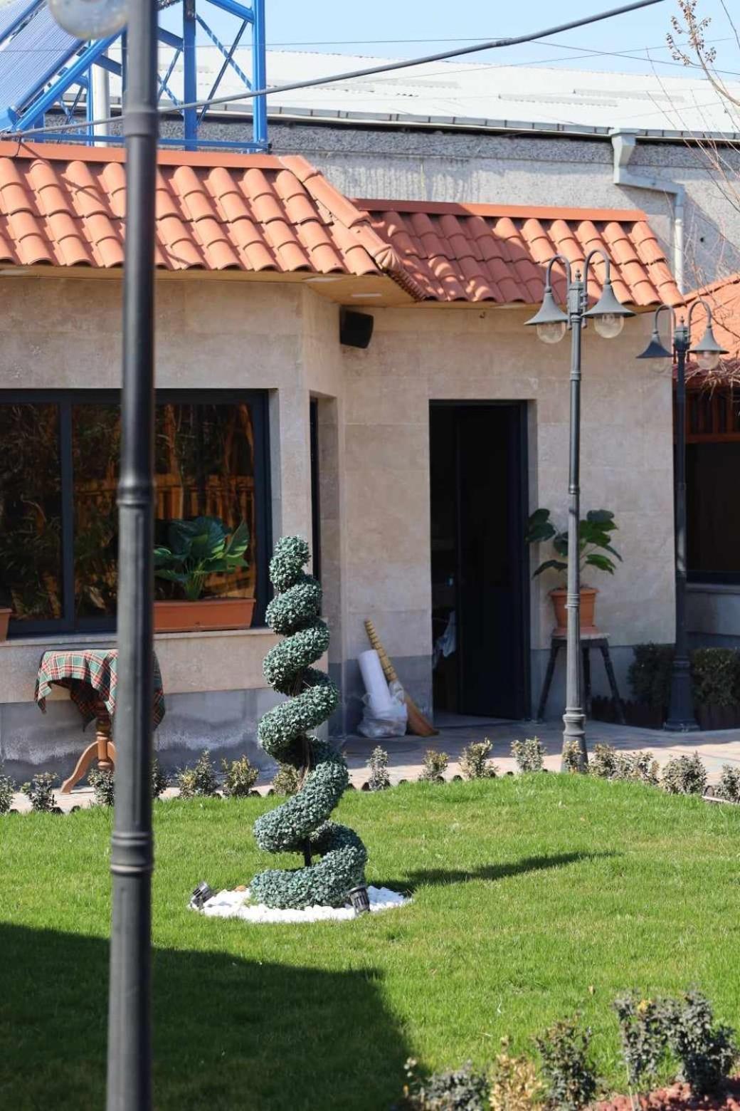 Tnak Hotel Erivan Exterior foto