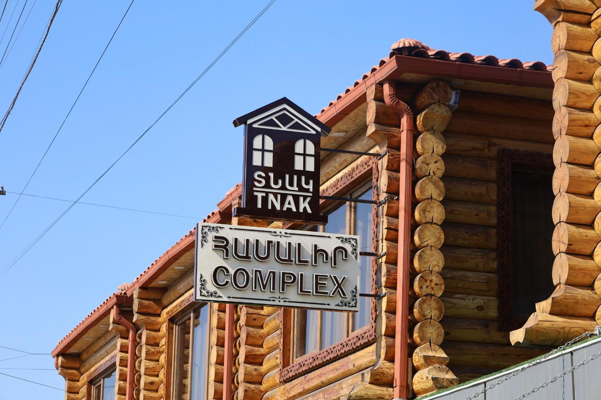 Tnak Hotel Erivan Exterior foto