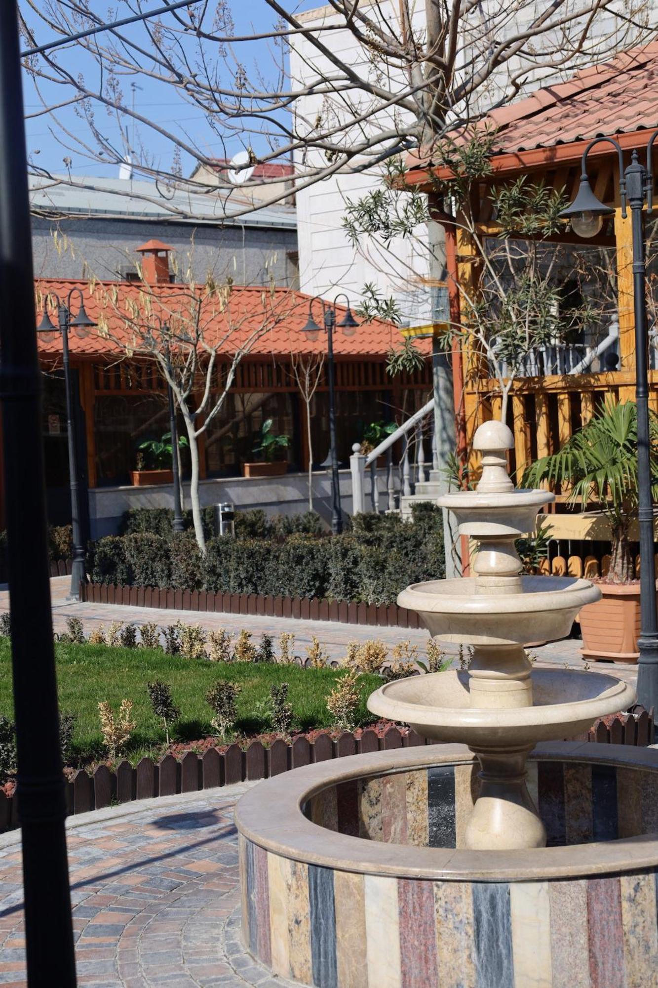 Tnak Hotel Erivan Exterior foto